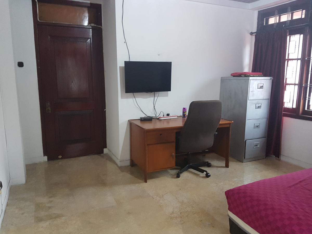 Mayestik Guest House Syariah Jakarta Eksteriør billede